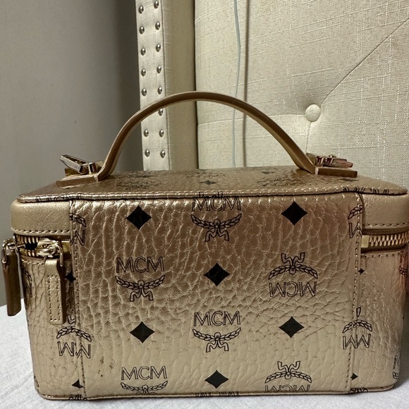 MCM Rockstar Vanity Case in Visetos - Picture 4 of 8